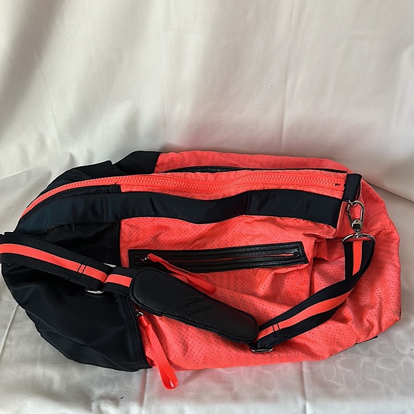 Lululemon Very Roomy Neon Orange/Navy Blue Duffel Bag - Picture 3 of 12
